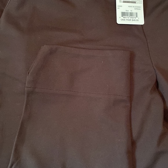 HUE | Plus Size Leggings - Picture 5 of 5